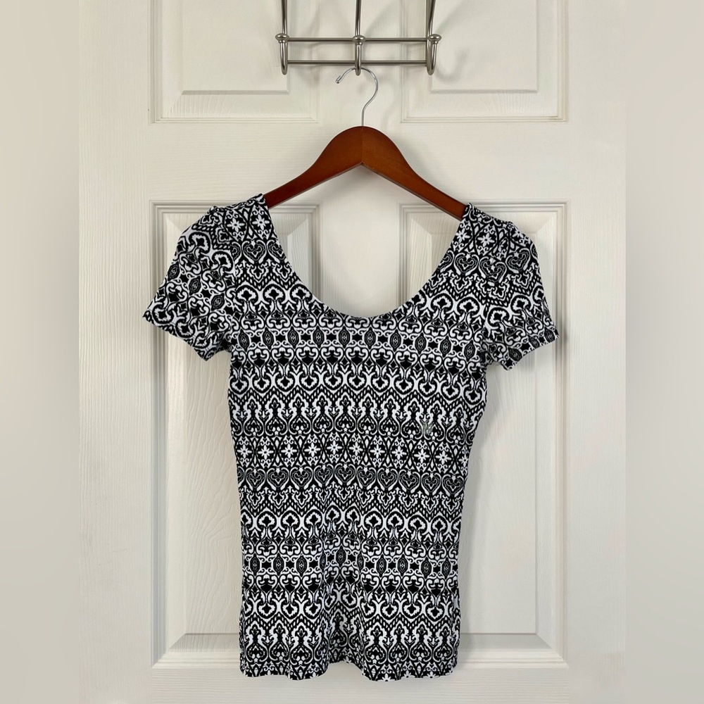 Elegant Black and White Women's Short Sleeve Top